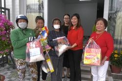 Gia đình ông Đinh Văn Chương tặng 130 phần quà Tết cho hộ khó khăn, người khuyết tật