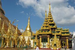 Chùa Shwedagon - Di tích Phật giáo linh thiêng bậc nhất thế giới tại Myanmar