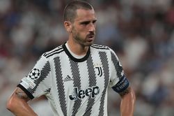 Phản ứng của cầu thủ Juventus khi đội bị trừ 15 điểm