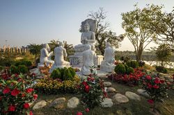 Triển lãm ảnh 'Pháp vũ rồng thiêng' tại Đại Bảo Tháp Mandala Tây Thiên