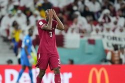 Ngôi sao Qatar bị treo giò vô thời hạn vì cãi nhau với người hâm mộ