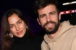 Pique xuất hiện giữa lúc bị Shakira chỉ trích là kẻ phản bội