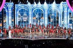 Phong độ 'trồi sụt' của sân khấu Miss Universe: Từ hoành tráng, lộng lẫy đến... 'chán đời'
