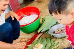 Đưa con về quê đón Tết trong yêu thương