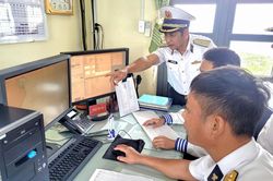 Chính ủy Vùng 4 Hải quân kiểm tra công tác sẵn sàng chiến đấu tại Trạm Rada 570