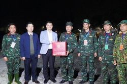 Chính trị - Xã hội Theo dòng thời sự Phó Chủ tịch Thường trực UBND tỉnh Nguyễn Thanh Bình thăm, chúc Tết các đơn vị đêm giao thừa