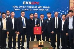 Chính trị - Xã hội Theo dòng thời sự Chủ tịch UBND tỉnh Nguyễn Văn Phương chúc Tết các cơ quan, đơn vị trong đêm giao thừa