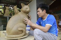 Nghệ nhân làng gốm 500 năm tuổi nặn đất sét, 'trình làng' linh vật Quý Mão