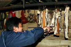 Đến Sì Lờ Lầu, tham gia 'tục ăn trộm' lấy may đêm giao thừa