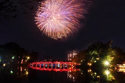 Mãn nhãn những màn pháo hoa mừng năm mới 2023 ấn tượng trên cả nước