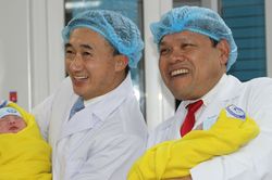 Chào đón những công dân 'mèo vàng' đầu tiên