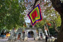 Linh thiêng ngôi đền Chợ Củi bên dòng sông Lam