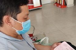 Rưng rưng tình phụ tử ở Bệnh viện Chợ Rẫy chiều 30 Tết