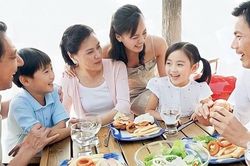 Mẹ gặp phải tình huống ngại ngùng khi dẫn con đi chúc Tết