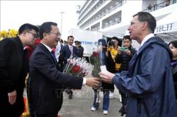 Quảng Ninh đón du khách quốc tế 'xông đất' đầu năm mới Tết Quý Mão