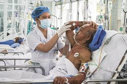 Những người truyền tình yêu cuộc sống