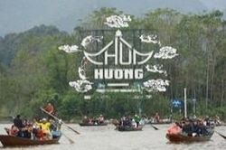 Mùng 2 Tết: Chùa Hương đón hơn 2 vạn khách