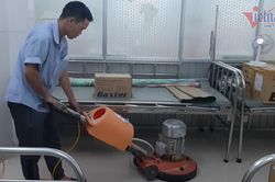 Những người cha làm lao công nuôi hy vọng tìm kiếm phép màu cho con