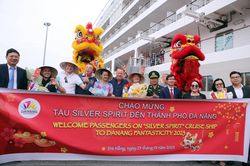 Hơn 500 du khách tàu biển 'xông đất' Đà Nẵng ngày mùng 2 Tết