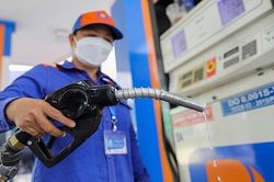 'Doanh nghiệp tự quyết giá xăng dầu là không thể chấp nhận'