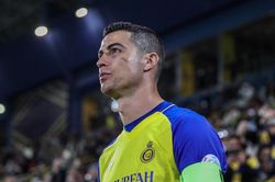 HLV Al Nassr làm khó Ronaldo