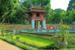 Văn chương với phép trị nước