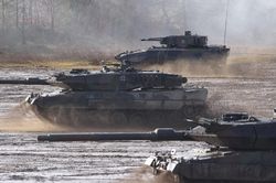 Ba Lan chính thức đề nghị Đức cho phép gửi xe tăng tới Ukraine