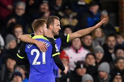 Harry Kane tỏa sáng, Tottenham áp sát MU