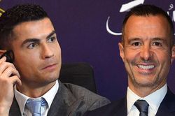 Ronaldo sa thải 'siêu cò' Jorge Mendes vì cản tung hê MU
