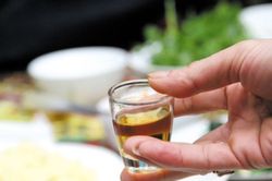 Mẹo uống rượu ngày Tết không bị say bạn buộc phải nhớ