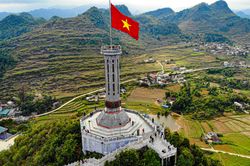 Đắm mình với vẻ đẹp hùng vĩ của những cung đường, sông núi Hà Giang