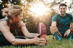 Lối sống tốt cho 2023: Ngủ sớm, di chuyển nhiều hơn, ăn ít đi