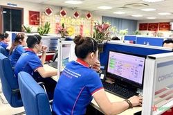 Những người âm thầm giữ dòng điện xuyên suốt ngày Tết