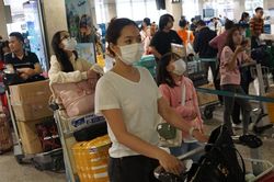 Tân Sơn Nhất đón 137.000 khách ngày mùng 4 Tết, đông chưa từng có