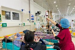 Số ca cấp cứu do tai nạn giao thông, pháo nổ, ngộ độc thức ăn trong những ngày Tết gia tăng
