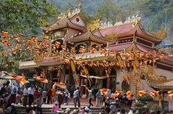 Bí kíp đi lễ hội mùa xuân an toàn, cầu tài đắc tài, cầu lộc đắc lộc, vui khỏe và không bị phạt hành chính