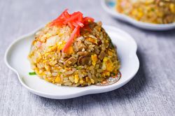 Làm cơm chiên xá xíu đổi vị ngày đầu năm