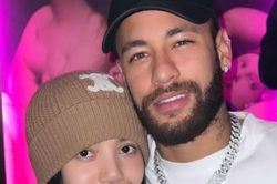 Bức ảnh gây bão mạng của Lisa và Neymar