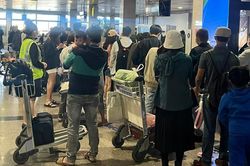 Hành khách qua sân bay Tân Sơn Nhất ngày mùng 5 Tết tăng cao đột biến