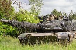 Mỹ, Na Uy 'bơm' hàng chục xe tăng cho Ukraine