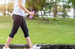 Đi bộ có lợi cho những người mắc bệnh mạn tính?