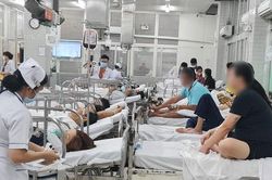 Bệnh nhân cấp cứu dồn dập vào bệnh viện những ngày Tết