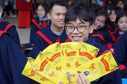 Sĩ tử Hải Phòng viết nguyện vọng, cầu đỗ đạt ngày khai bút đầu năm