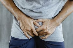 Hẹp niệu đạo gây nhiều rắc rối cho nam giới