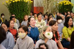 Chung niềm hỷ lạc trong Pháp hội Dược Sư chiều ngày thứ hai tại Việt Nam Quốc Tự