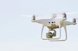 Bài báo xuất sắc về 'bám quỹ đạo máy bay không người lái' của thầy trò trường ĐH Công nghệ