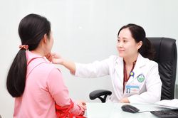 Hàng nghìn người phải đi chữa bệnh về da sau kỳ nghỉ Tết