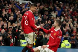 VIDEO bàn thắng MU 3-1 Reading: Casemiro trở lại liền lập cú đúp