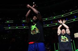 Huyền thoại WWE có hành động bất ngờ khi Joel Embiid bị NBA phạt tiền vì điệu nhảy ăn mừng thô tục