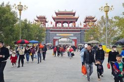 Hơn 230 nghìn du khách chiêm ngưỡng vẻ đẹp danh thắng Tây Thiên